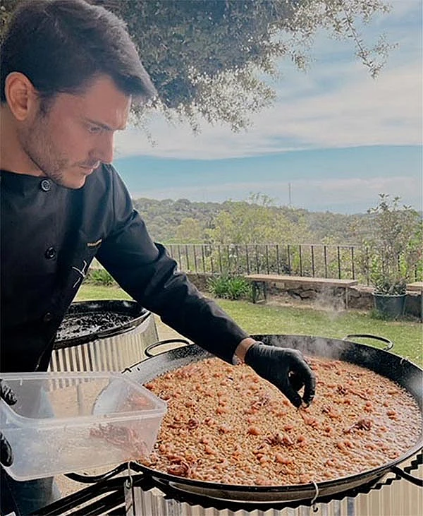 El Senyoret hombre cocinando