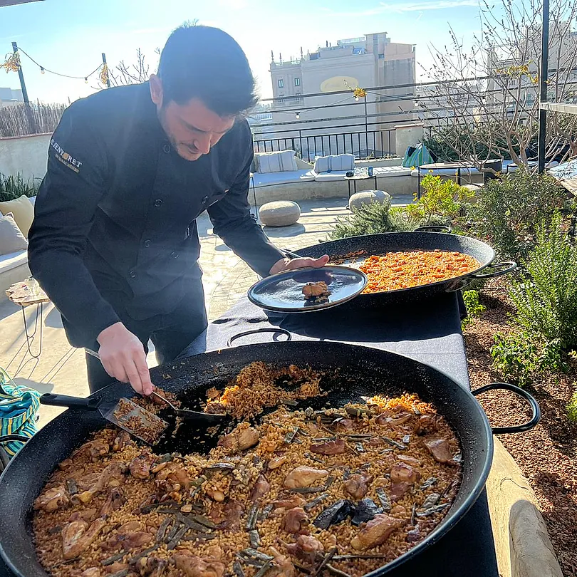 El Senyoret chef emplatando